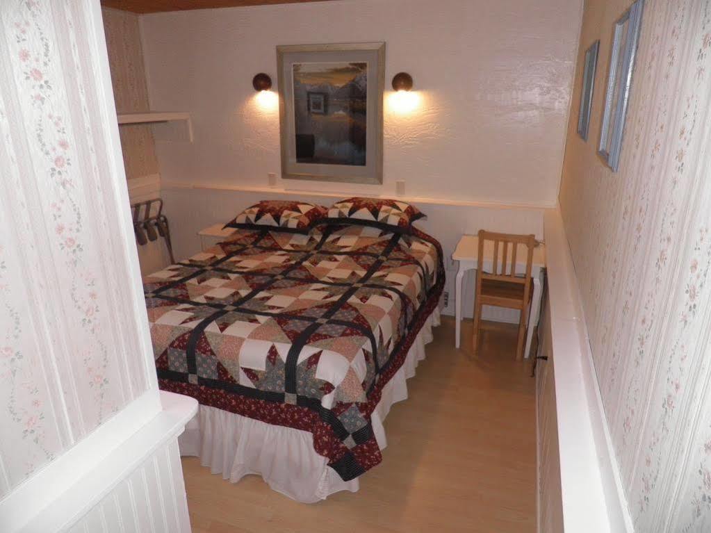 Villa Three Peaks Banff Esterno foto